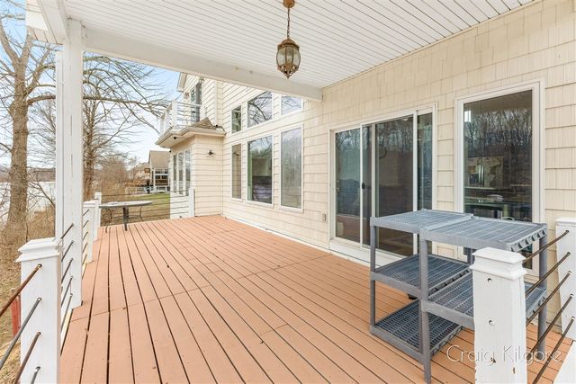 642 Swan River Drive, Benton Harbor, MI 49022