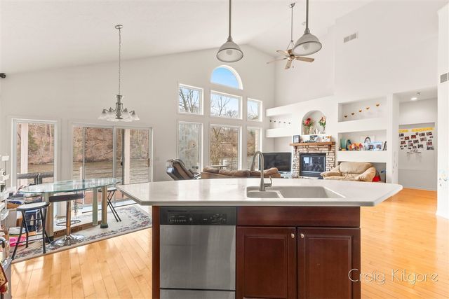 642 Swan River Drive, Benton Harbor, MI 49022