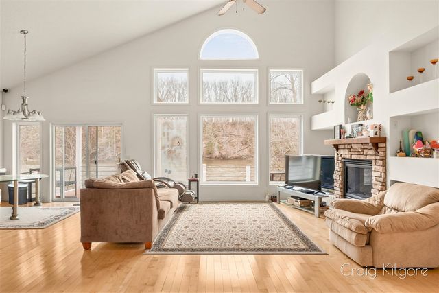 642 Swan River Drive, Benton Harbor, MI 49022