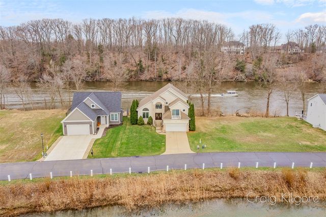 642 Swan River Drive, Benton Harbor, MI 49022