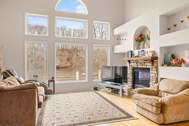 642 Swan River Drive, Benton Harbor, MI 49022