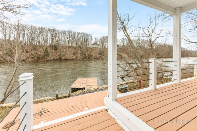 642 Swan River Drive, Benton Harbor, MI 49022