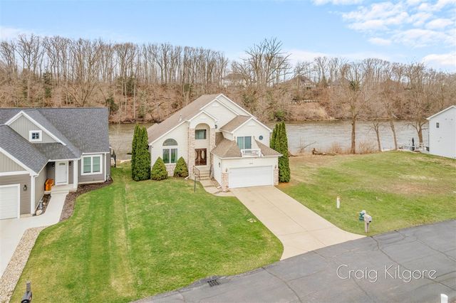 642 Swan River Drive, Benton Harbor, MI 49022