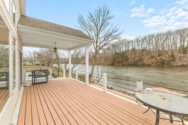 642 Swan River Drive, Benton Harbor, MI 49022