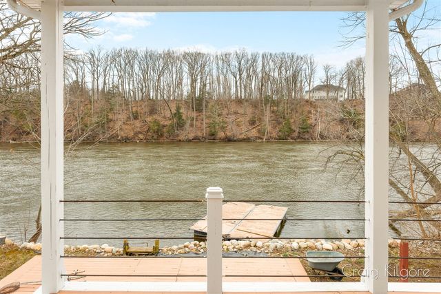 642 Swan River Drive, Benton Harbor, MI 49022