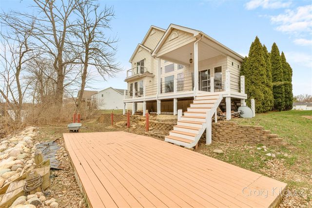 642 Swan River Drive, Benton Harbor, MI 49022