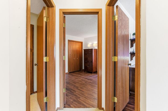 1581 Wheelock Lane 101, Saint Paul, MN 55117