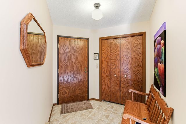 1581 Wheelock Lane 101, Saint Paul, MN 55117