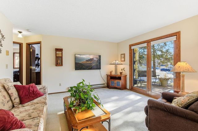 1581 Wheelock Lane 101, Saint Paul, MN 55117