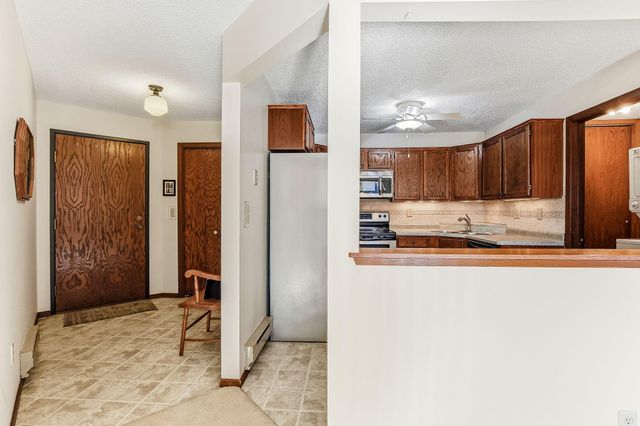 1581 Wheelock Lane 101, Saint Paul, MN 55117