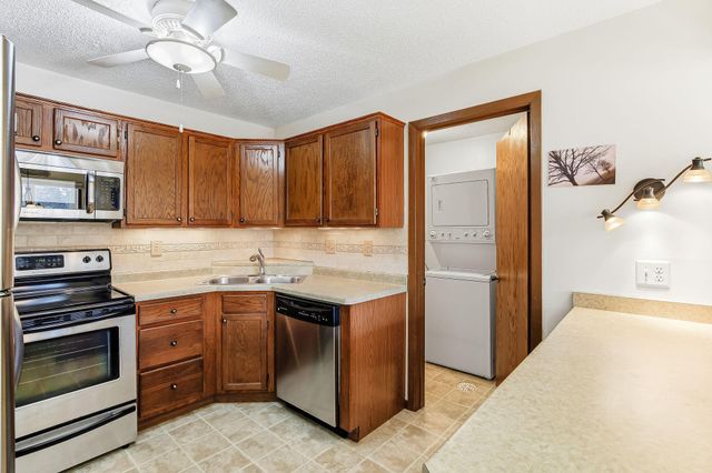 1581 Wheelock Lane 101, Saint Paul, MN 55117