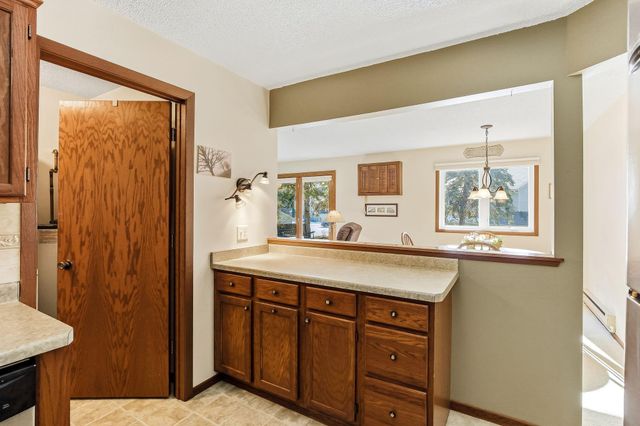 1581 Wheelock Lane 101, Saint Paul, MN 55117