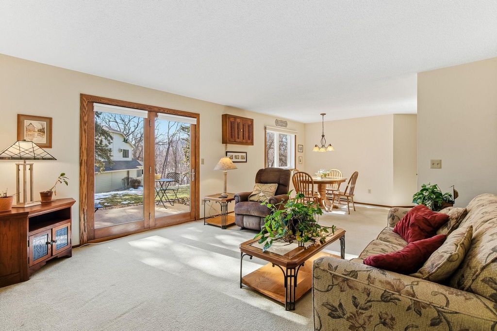 1581 Wheelock Lane 101, Saint Paul, MN 55117