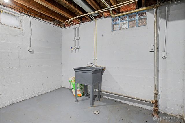 1742 S Smithville Road, Dayton, OH 45410