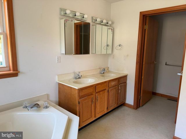 261 ANDREWS LAKE RD, Felton, DE 19943