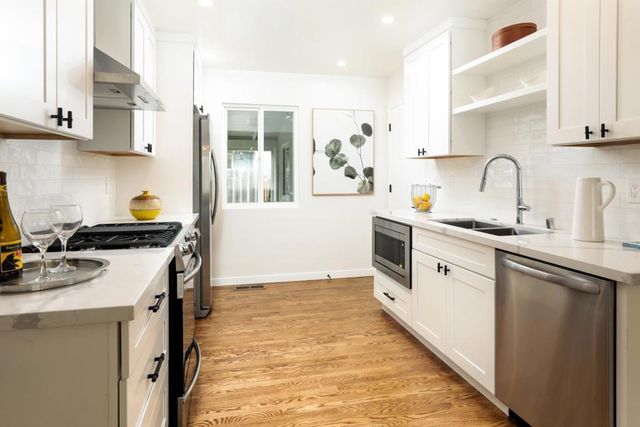 300 Encina Avenue, Redwood City, CA 94061