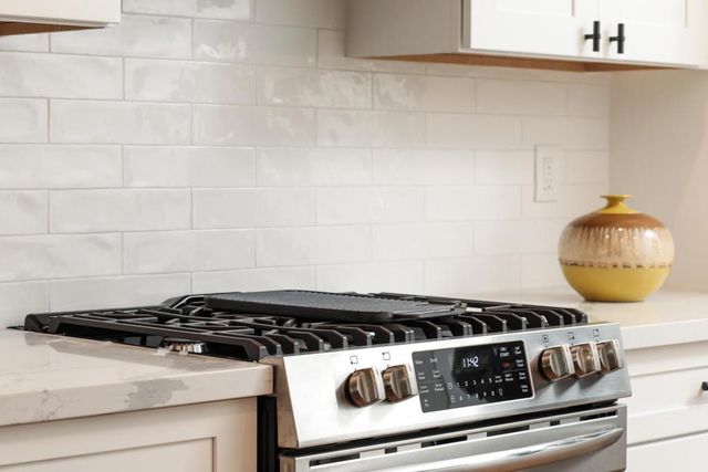 300 Encina Avenue, Redwood City, CA 94061