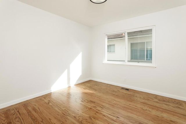 300 Encina Avenue, Redwood City, CA 94061