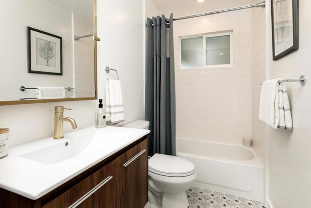 300 Encina Avenue, Redwood City, CA 94061