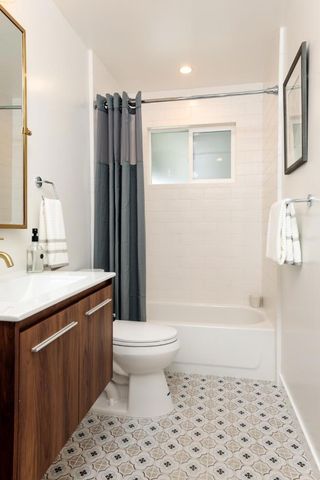 300 Encina Avenue, Redwood City, CA 94061