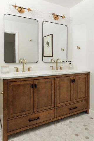 300 Encina Avenue, Redwood City, CA 94061