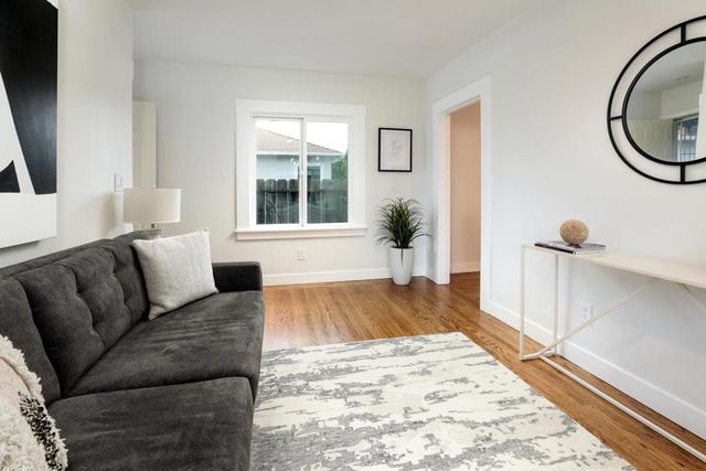 300 Encina Avenue, Redwood City, CA 94061