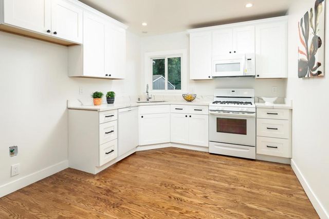 300 Encina Avenue, Redwood City, CA 94061