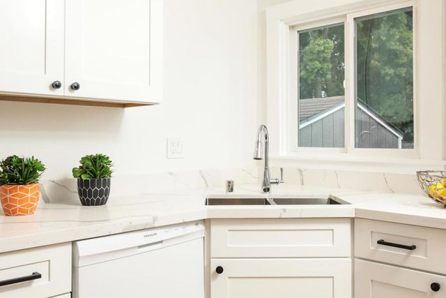 300 Encina Avenue, Redwood City, CA 94061