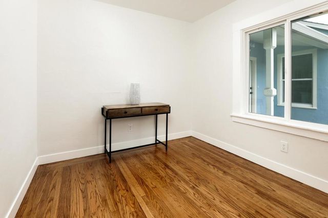 300 Encina Avenue, Redwood City, CA 94061