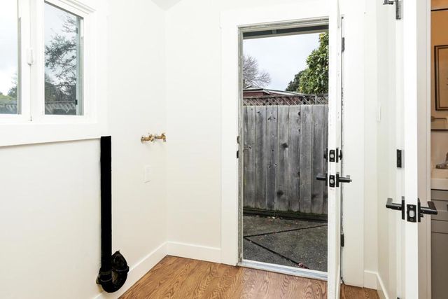 300 Encina Avenue, Redwood City, CA 94061