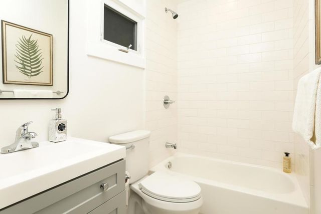 300 Encina Avenue, Redwood City, CA 94061