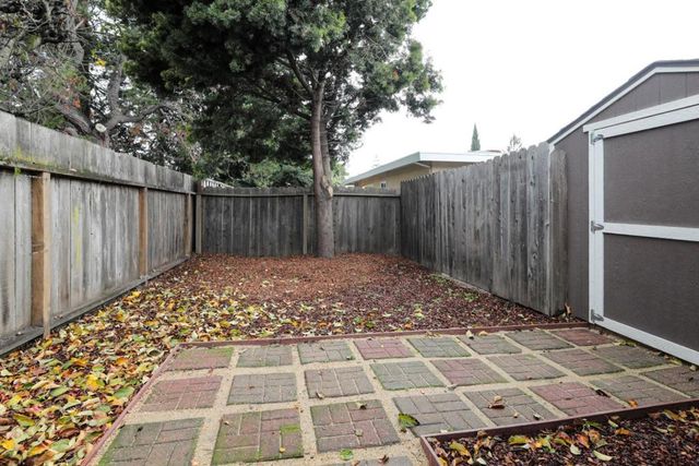 300 Encina Avenue, Redwood City, CA 94061