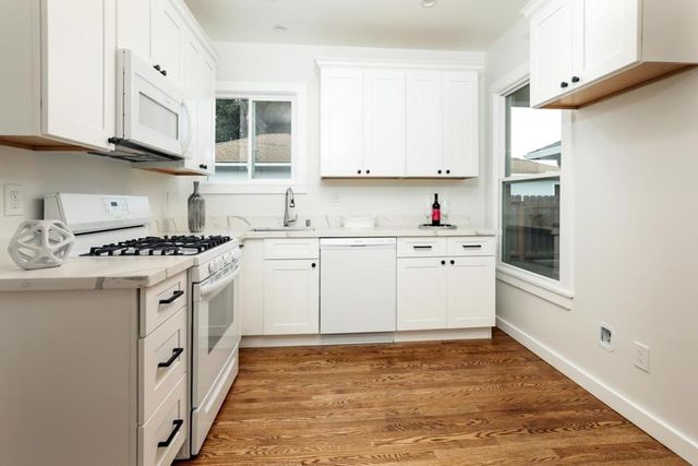 300 Encina Avenue, Redwood City, CA 94061