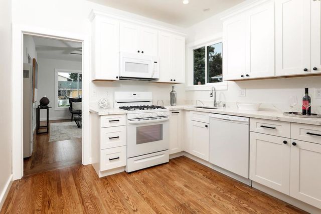 300 Encina Avenue, Redwood City, CA 94061