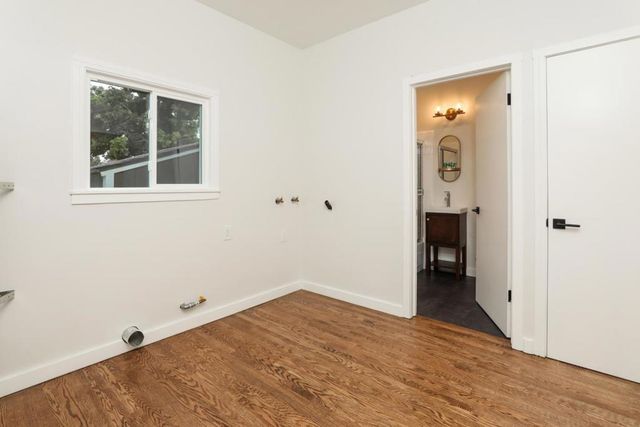 300 Encina Avenue, Redwood City, CA 94061