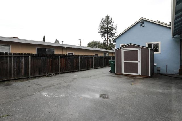 300 Encina Avenue, Redwood City, CA 94061