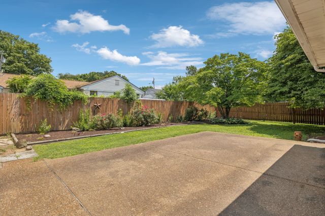 201 Avondale Dr, Franklin, TN 37064