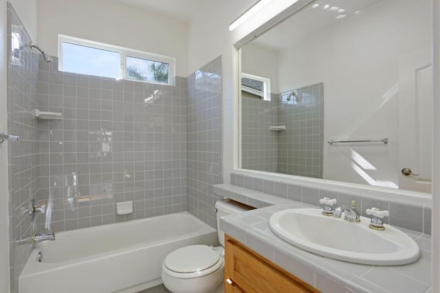 250 Fragrance St, Manteca, CA 95337