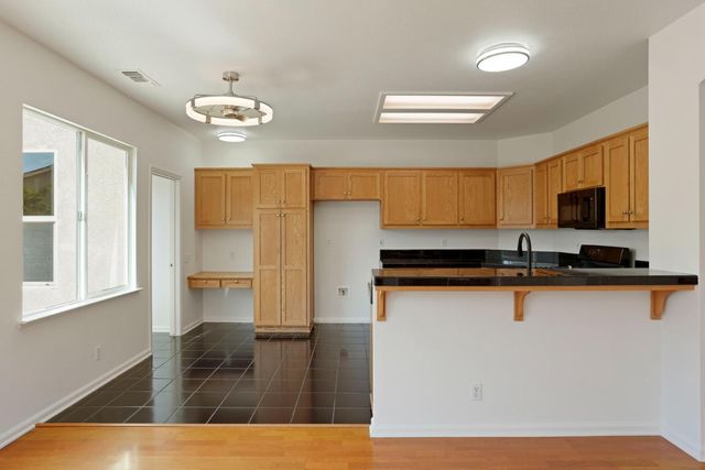 250 Fragrance St, Manteca, CA 95337