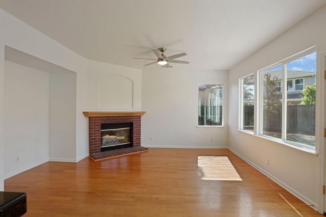 250 Fragrance St, Manteca, CA 95337