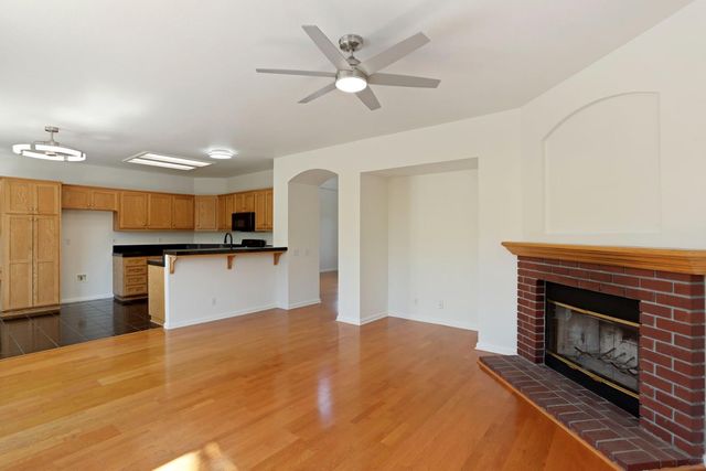 250 Fragrance St, Manteca, CA 95337