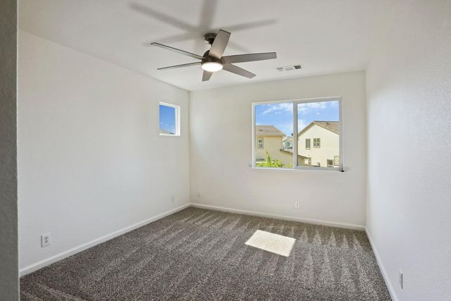 250 Fragrance St, Manteca, CA 95337