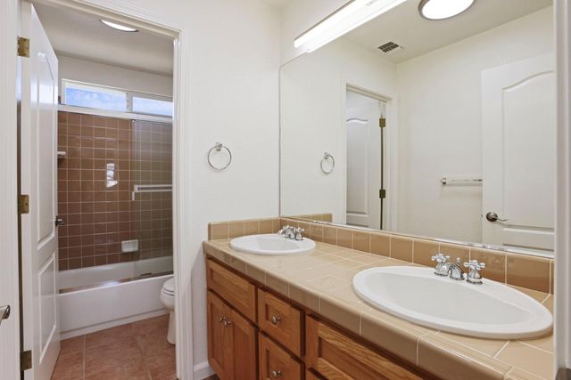 250 Fragrance St, Manteca, CA 95337