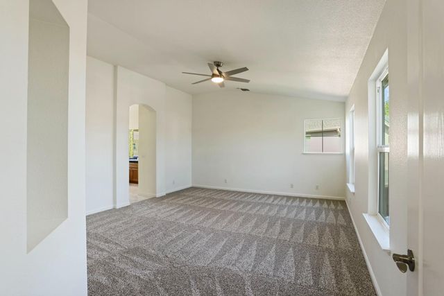 250 Fragrance St, Manteca, CA 95337