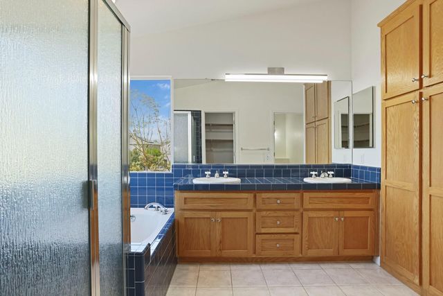 250 Fragrance St, Manteca, CA 95337