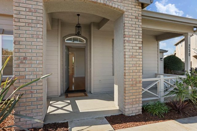 250 Fragrance St, Manteca, CA 95337