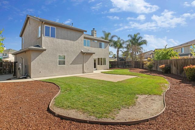 250 Fragrance St, Manteca, CA 95337