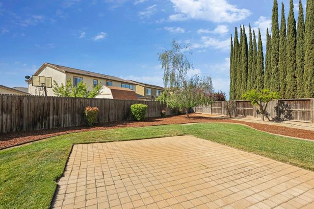 250 Fragrance St, Manteca, CA 95337