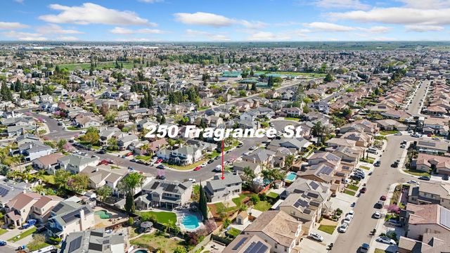 250 Fragrance St, Manteca, CA 95337