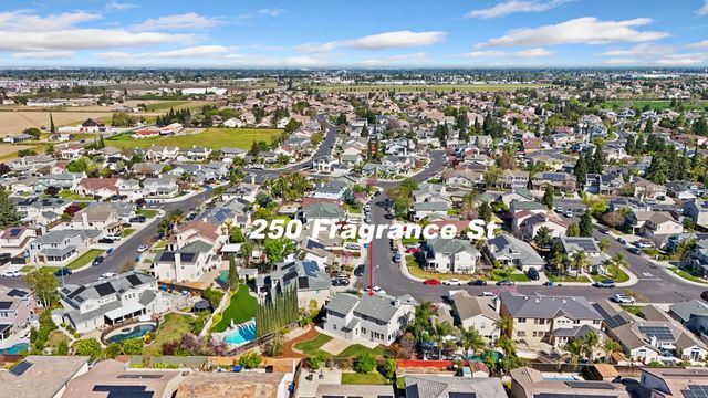 250 Fragrance St, Manteca, CA 95337
